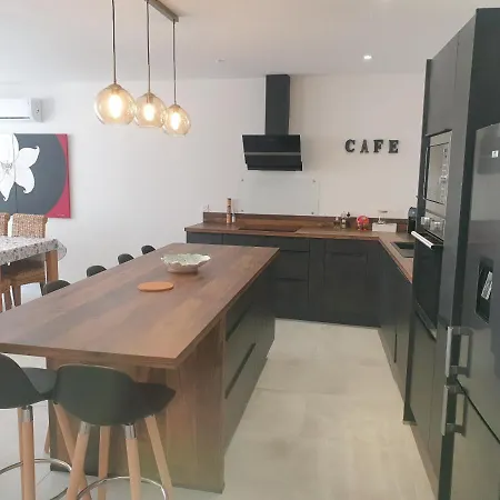 Maison De Standing Proche