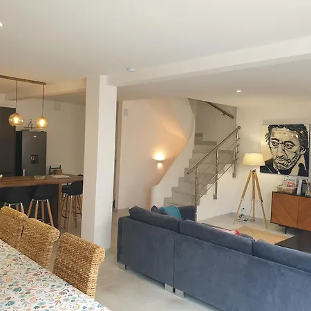 Maison De Standing Proche *