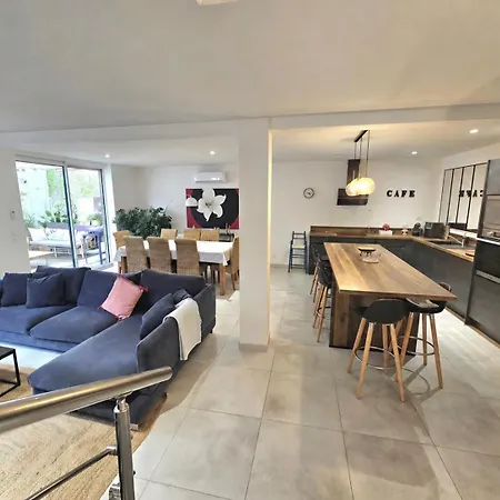 Maison D'artiste Entre Et Vignes بيت للعطل *